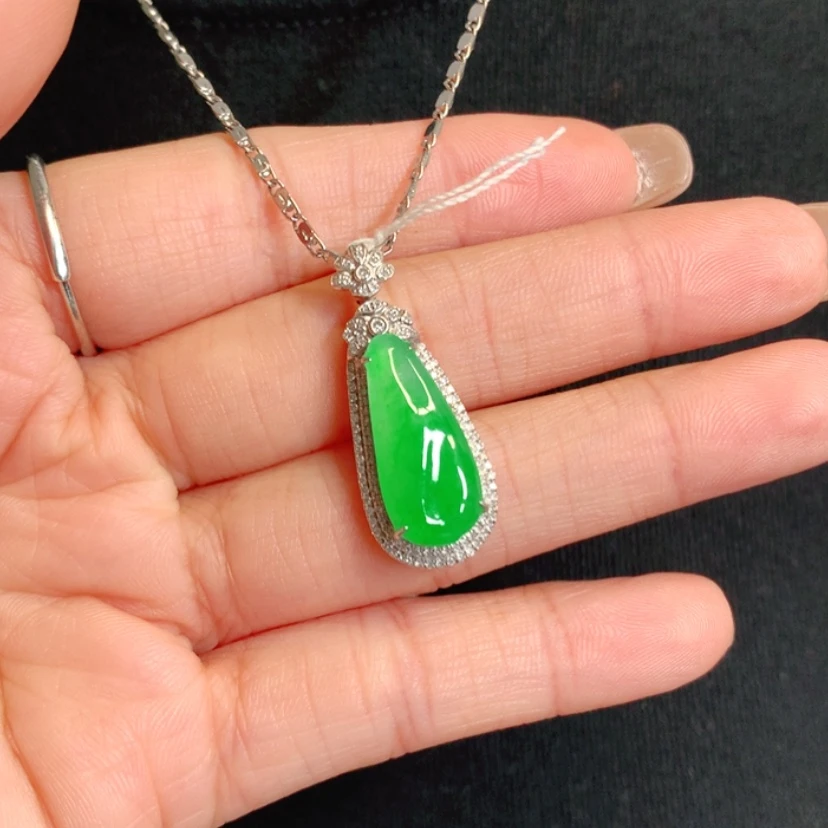 【闪购商品】颈饰18K金镶嵌翡翠特色戒面