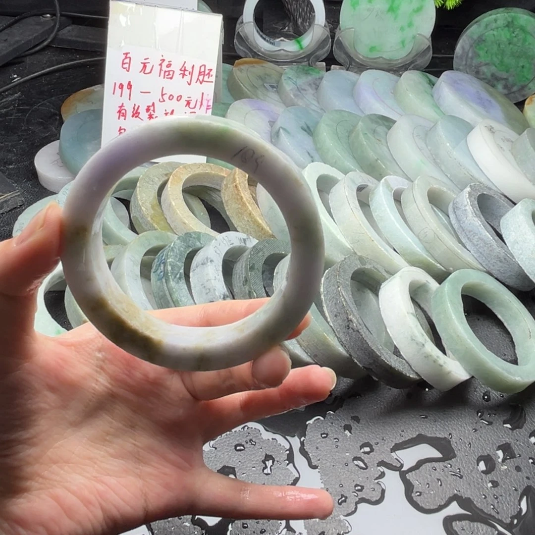 未镶嵌翡翠手镯定制翡翠