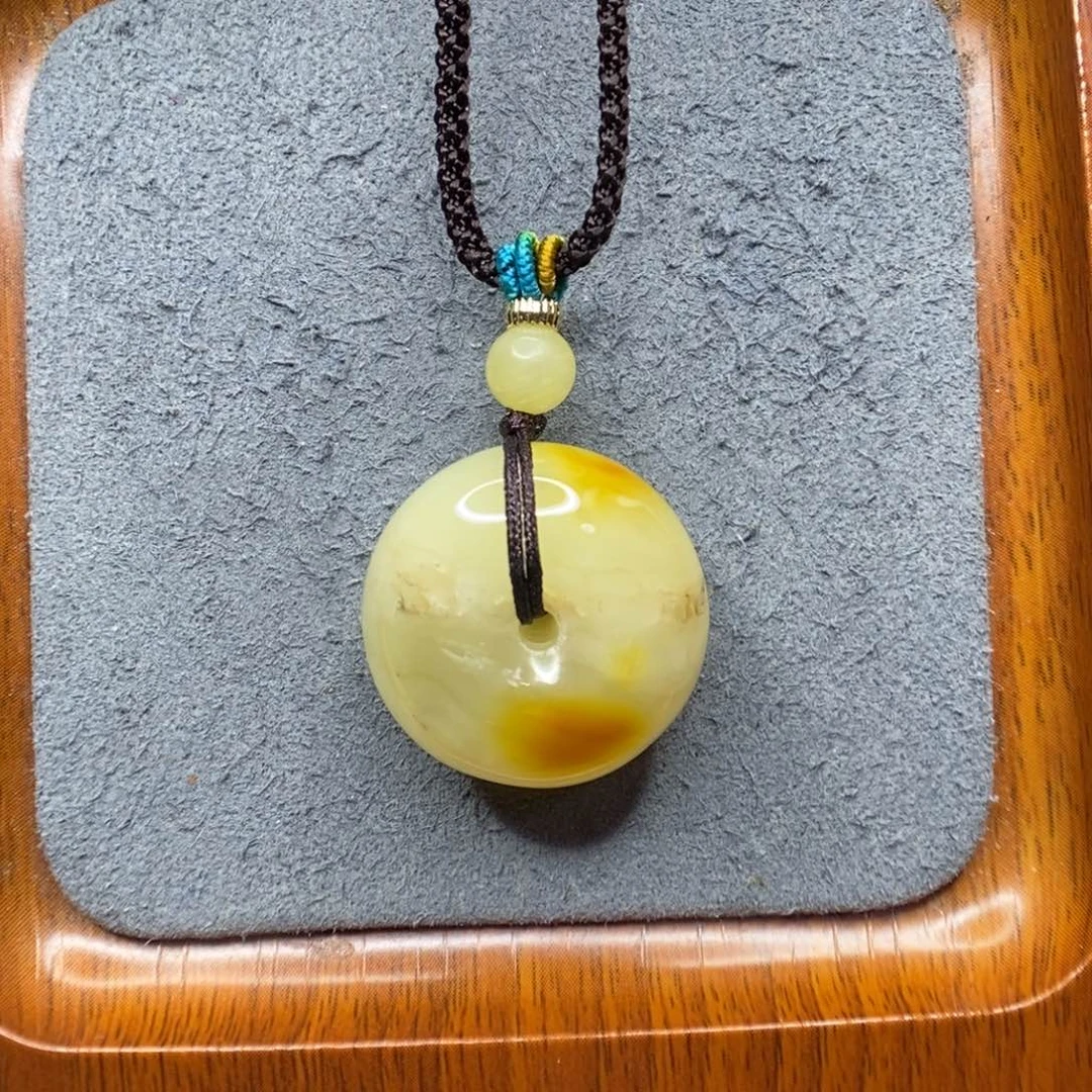 太***起蜜蜡未镶嵌颈饰郎