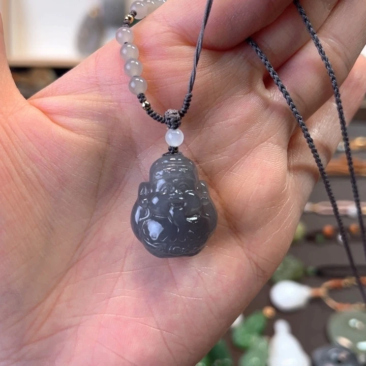 和田玉未镶嵌颈饰烟紫财神爷