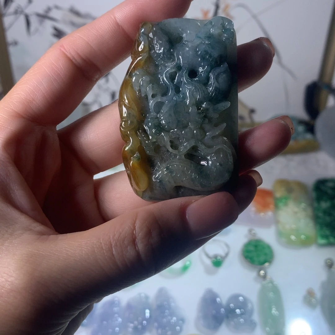 颈饰未镶嵌翡翠龙牌