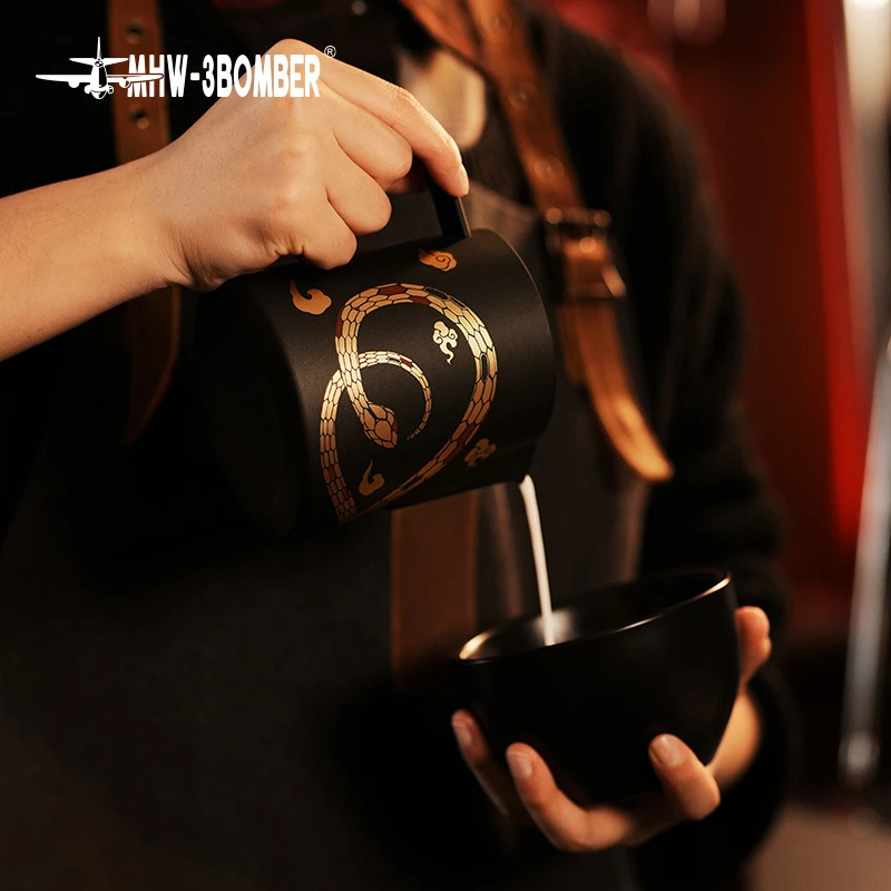 【蛇年限定】MHW-3BOMBER轰炸机拉花缸 打奶缸专业意式咖啡拉花杯