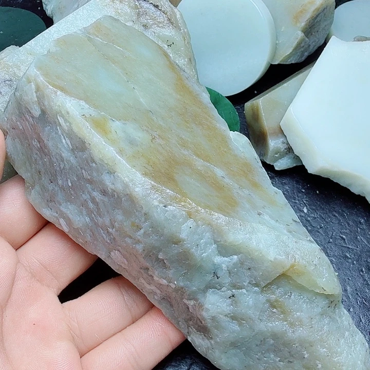 未镶嵌和田玉（糖玉）珠宝奇石