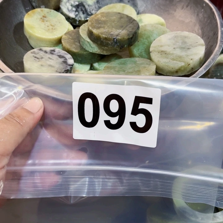 未镶嵌蛇纹石玉珠宝半成品