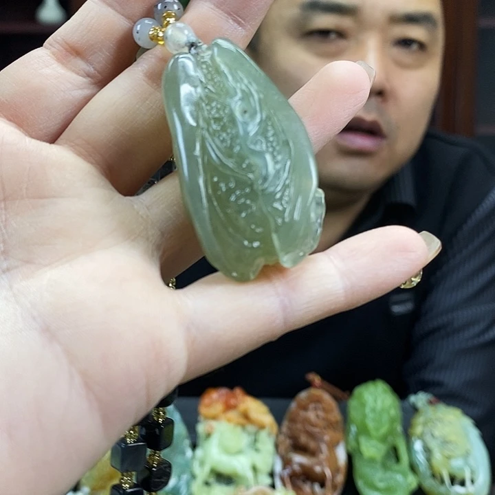 蛇纹石玉吊坠未镶嵌
