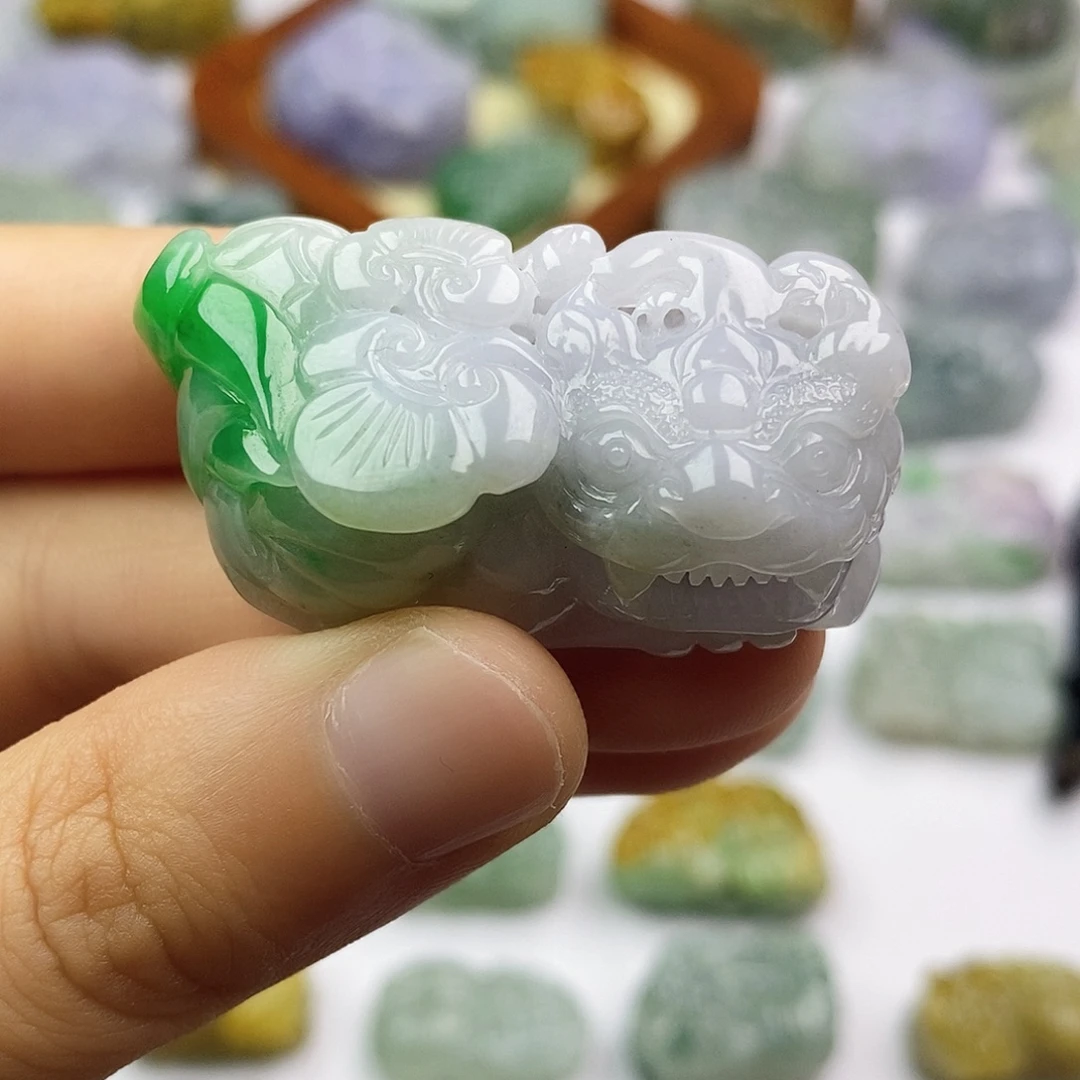 翡翠未镶嵌颈饰貔貅