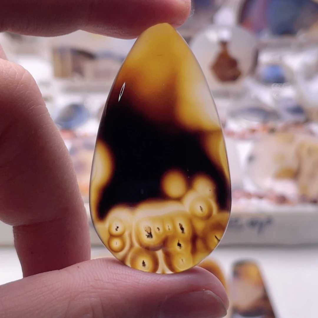 玛瑙/玉髓未镶嵌珠宝奇石