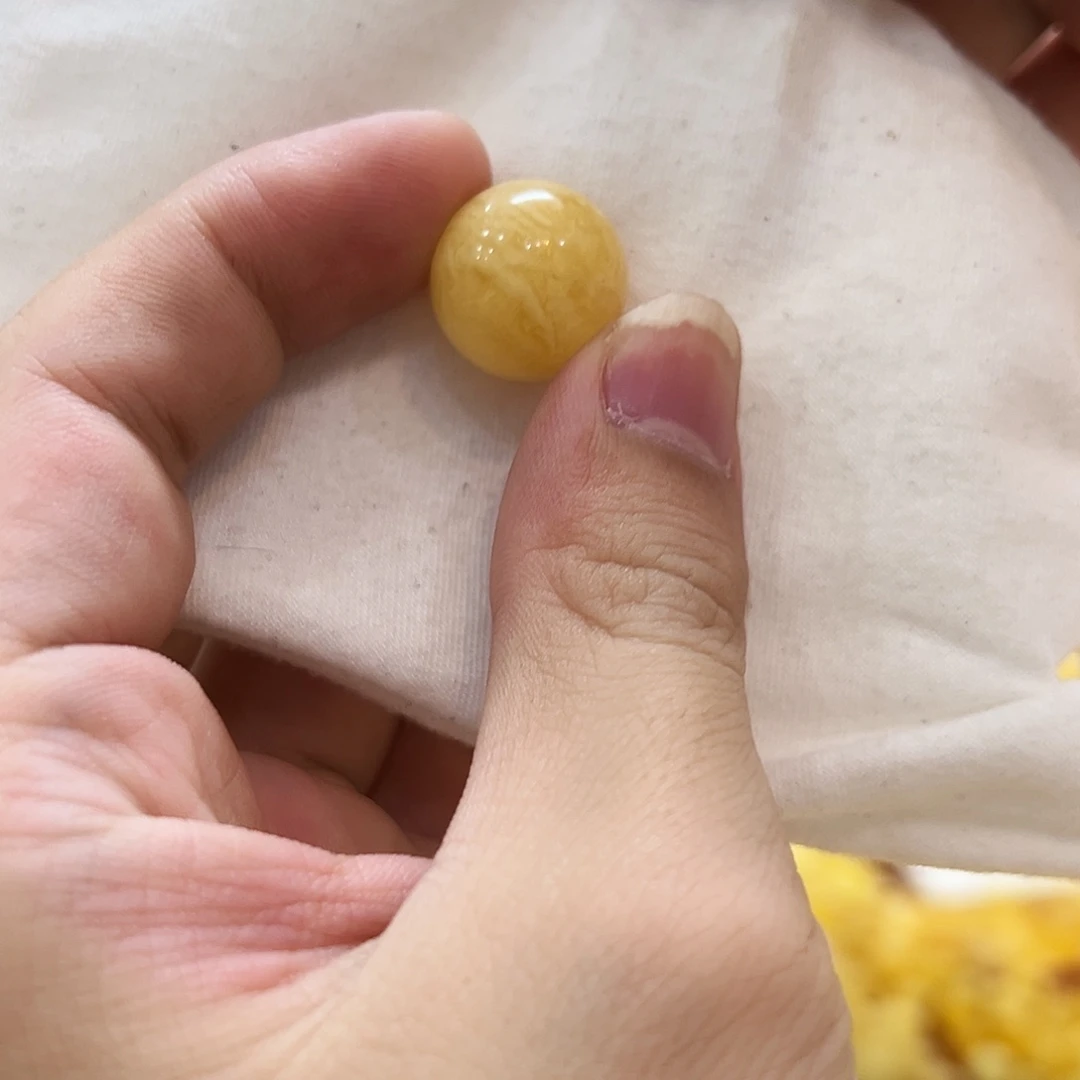蜜蜡未镶嵌珠宝奇石