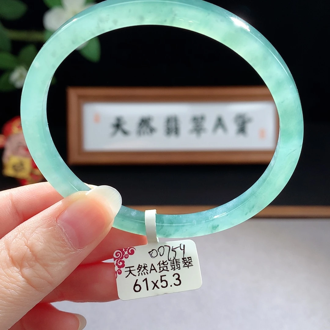 未镶嵌手镯（圆镯）翡翠