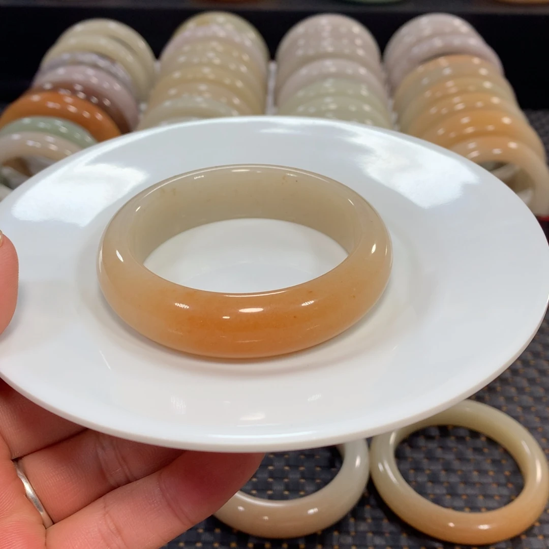 可****石英质玉（佘太翠）未镶嵌手镯漏57.9糖镯