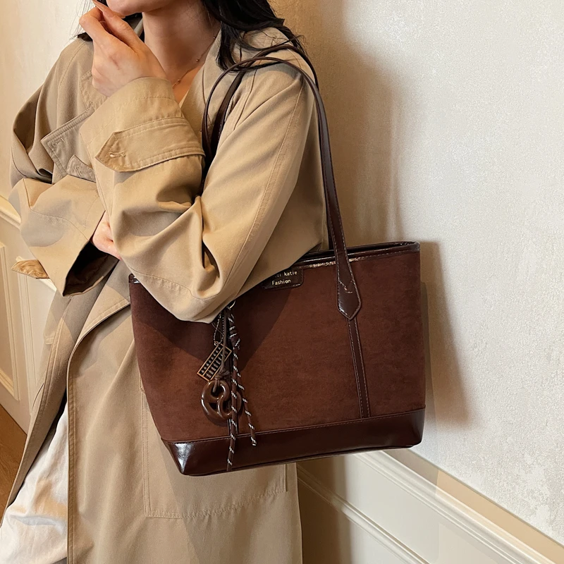 秋冬大容量休闲简约托特包女2025新款百搭通勤韩版时尚复古单肩包