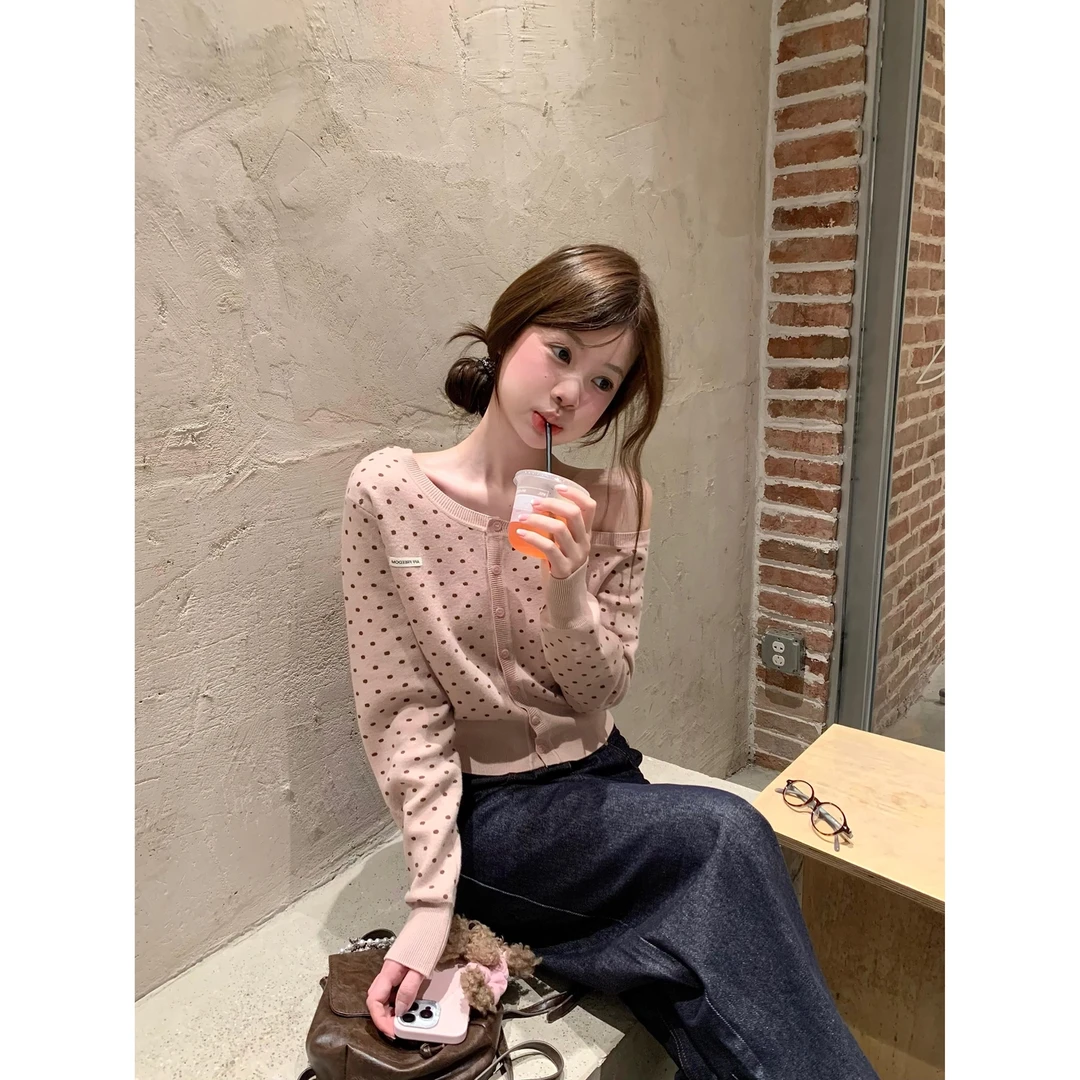 波点针织开衫女早秋2025新款双色修身毛衣显瘦短款斜肩长袖上衣