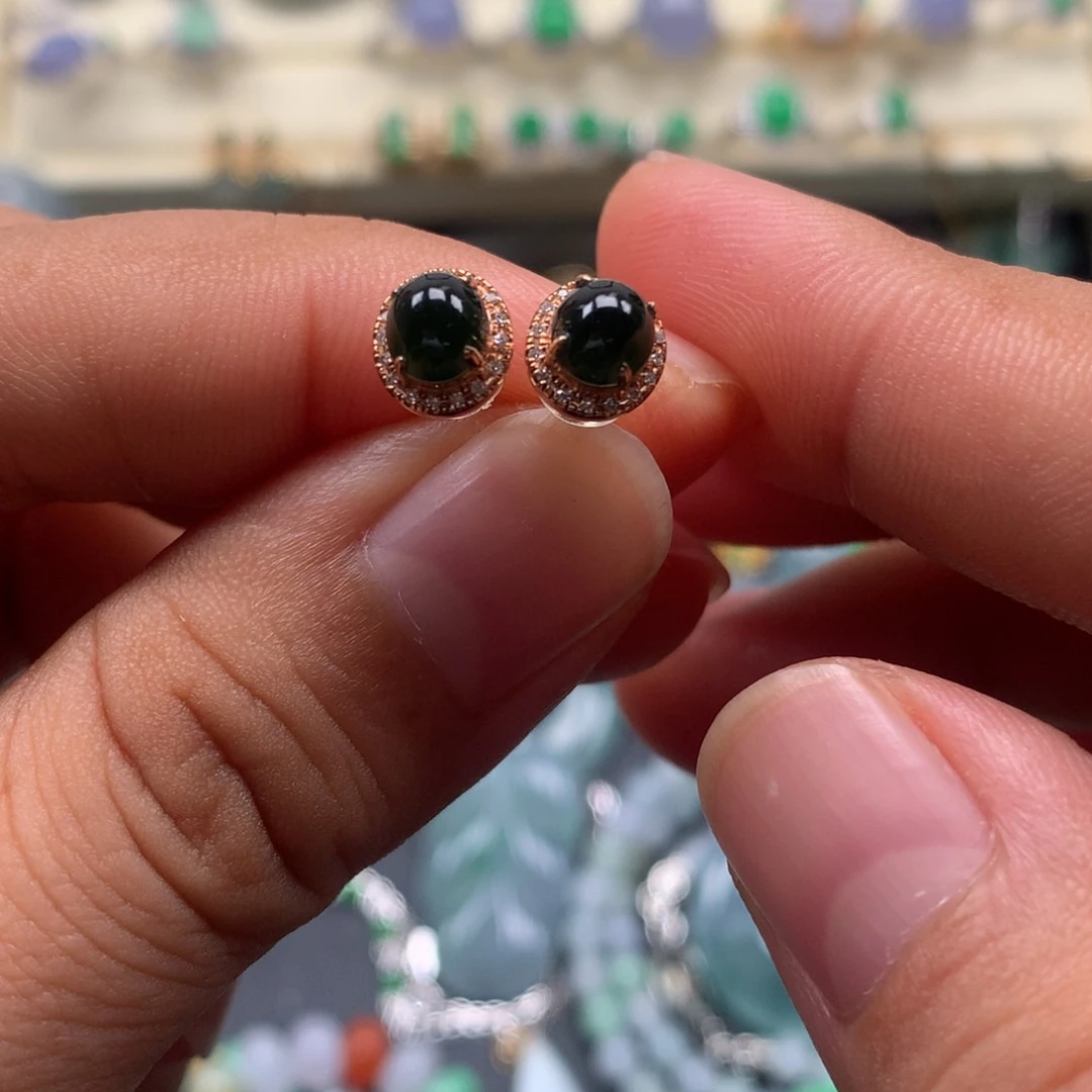 18K金镶嵌翡翠耳饰墨翠