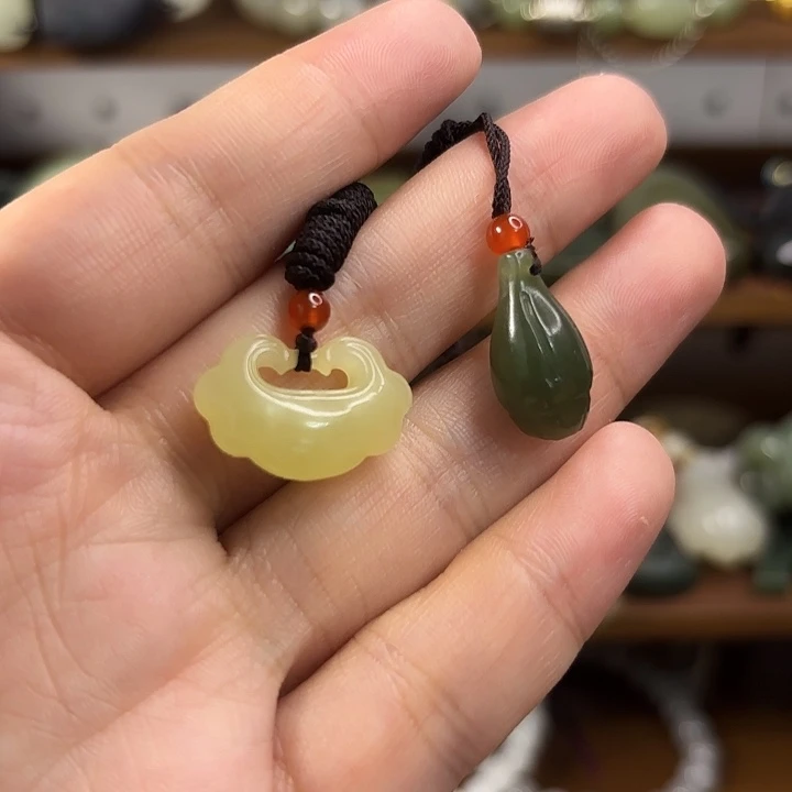 颈饰未镶嵌和田玉