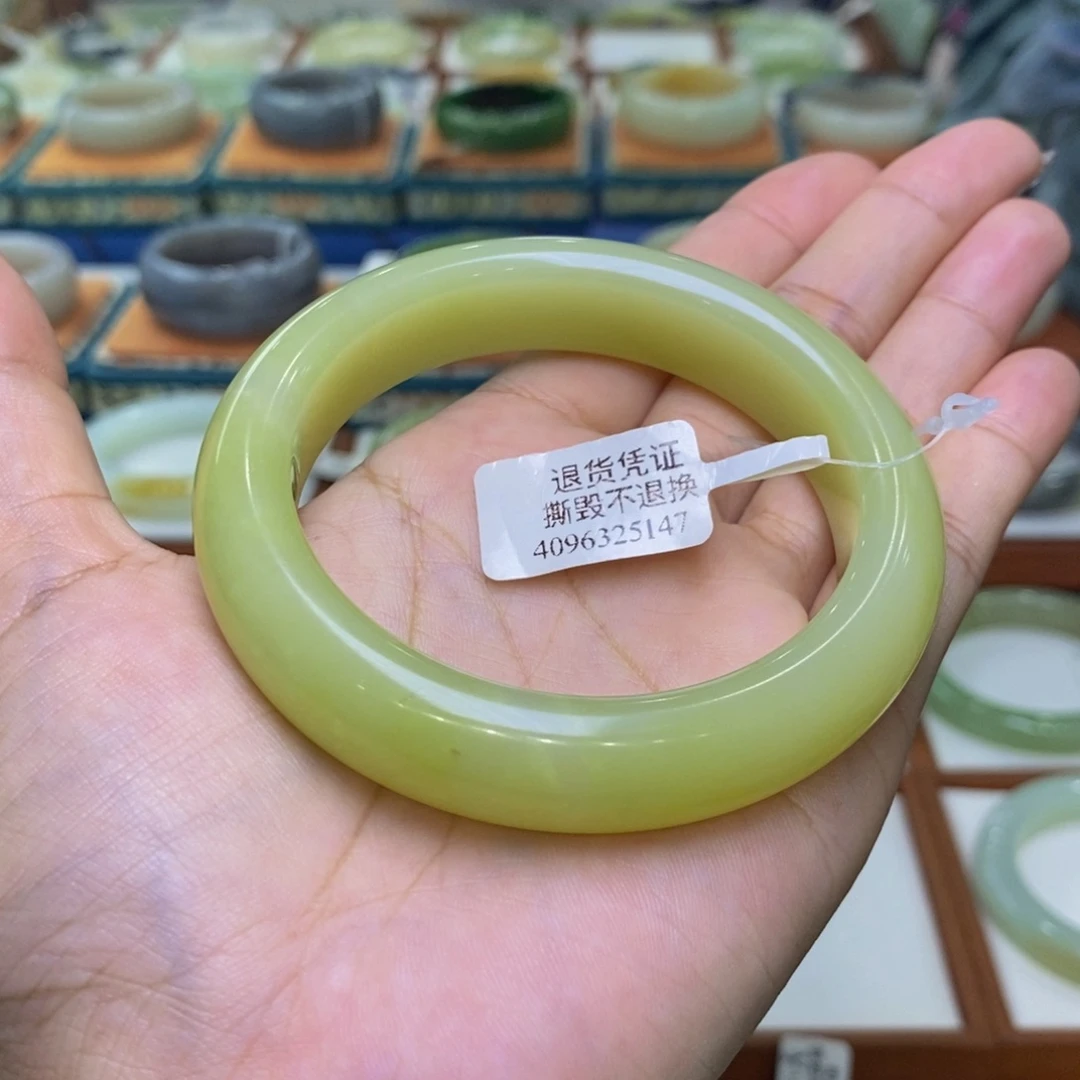 和田玉未镶嵌手镯和田玉若羌鸡油黄58