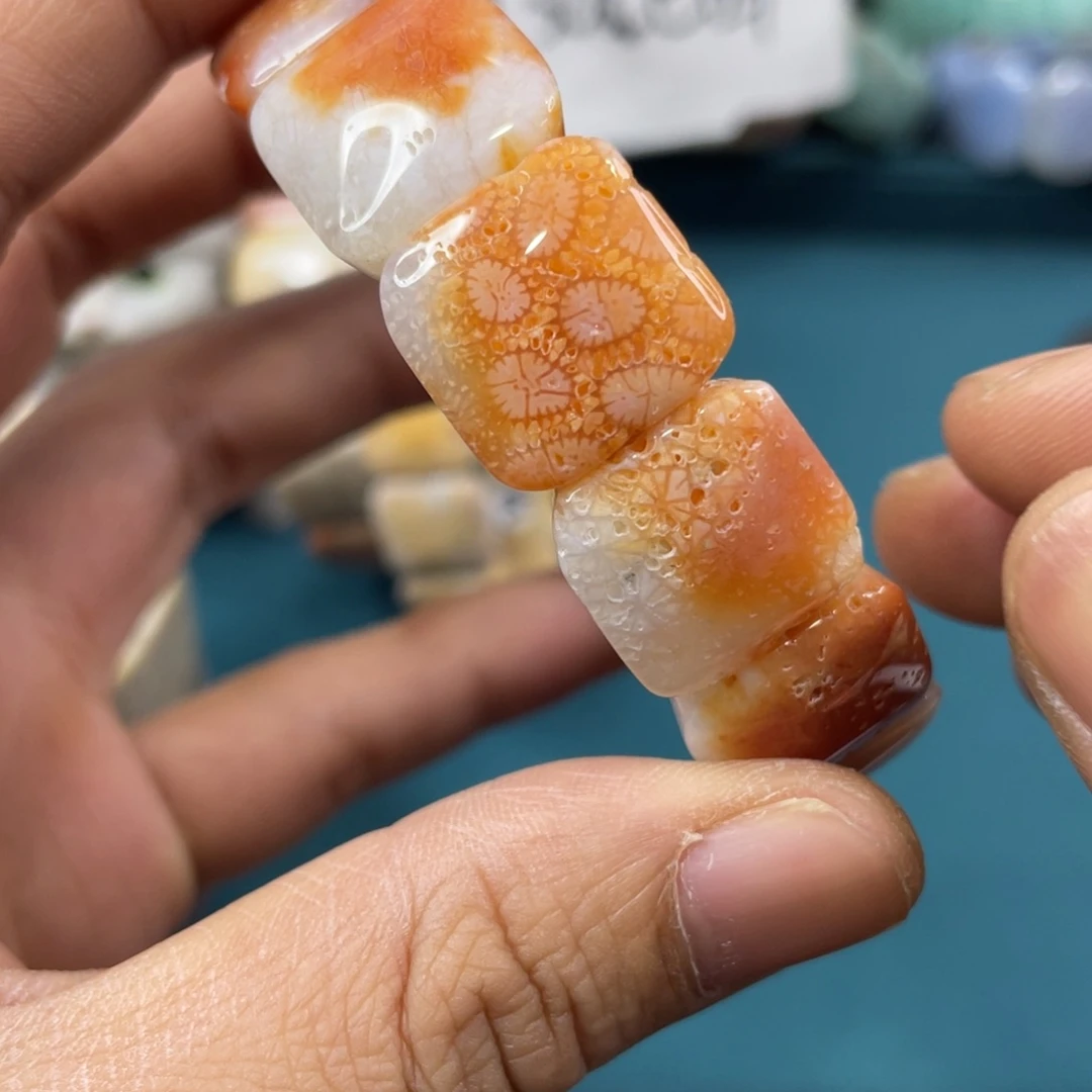 未镶嵌手镯硅化玉