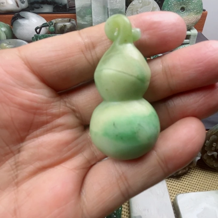 独山玉未镶嵌珠宝半成品