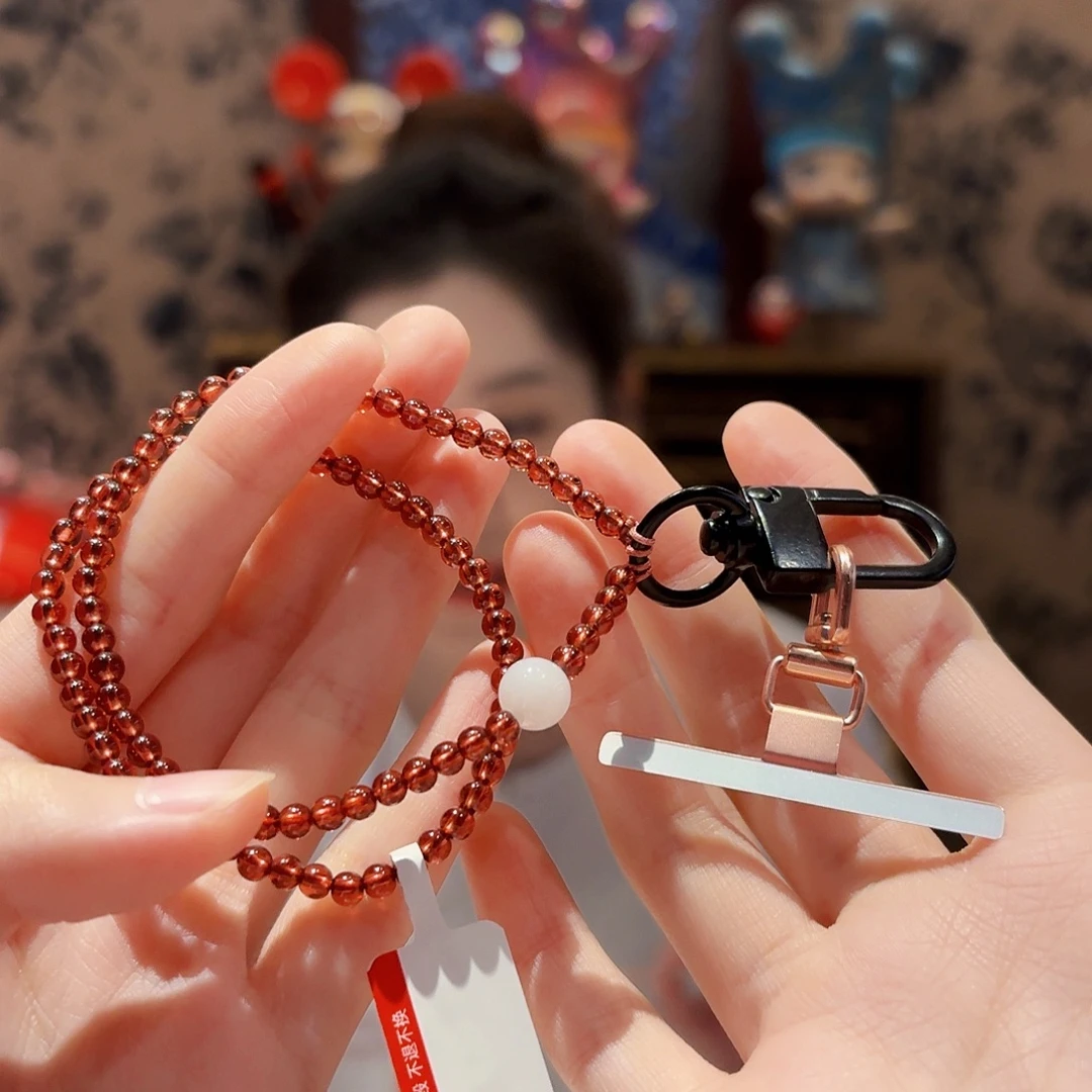 颈饰未镶嵌石榴石多样性发其一