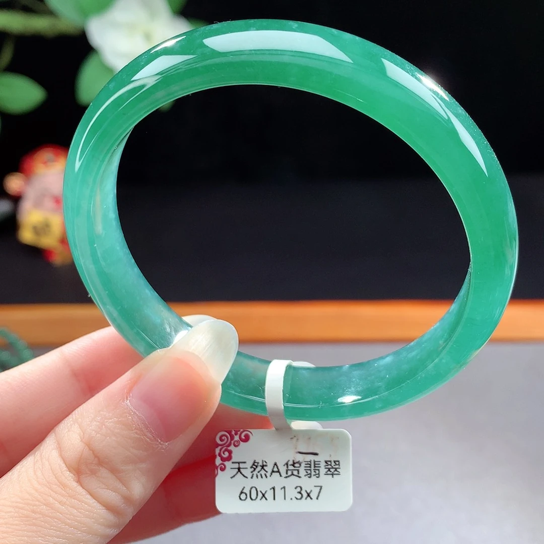 未镶嵌手镯（圆镯）翡翠