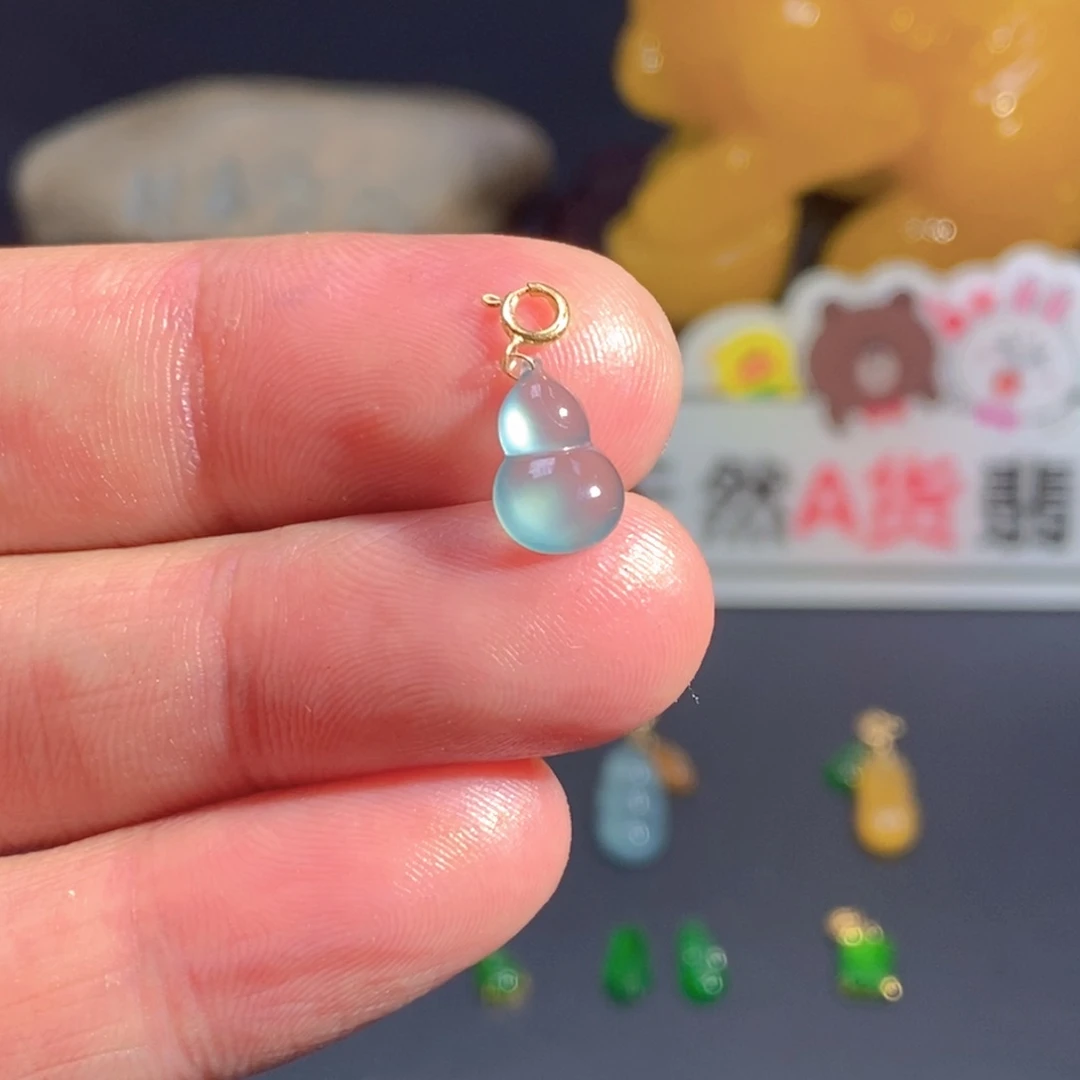 翡翠18K金镶嵌颈饰…………