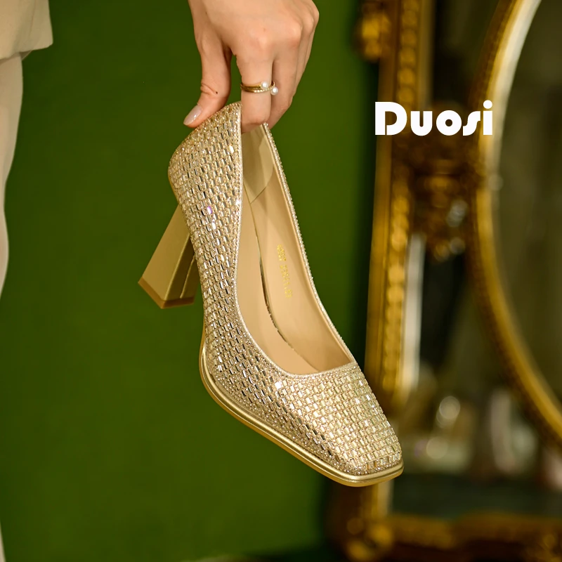 【DUOSI】8cm方根高跟鞋法式宴会百搭气质方头秋季粗跟钻石婚鞋Q567