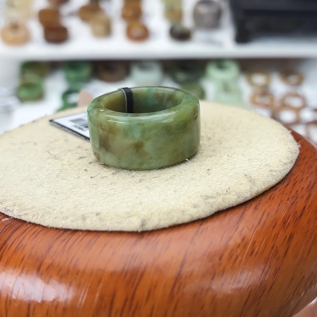 和田玉未镶嵌戒指c25黑羊洞圆切17.5不退换