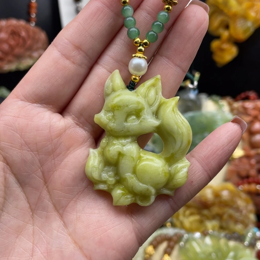 未镶嵌蛇纹石玉颈饰