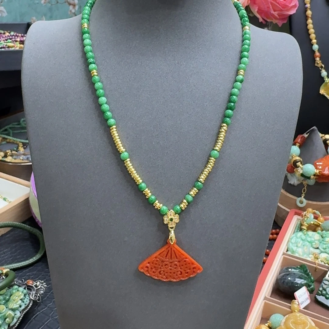 翡翠未镶嵌吊坠(赠链)原价298 炸福利85