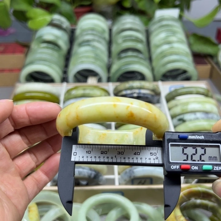 蛇纹石玉未镶嵌手镯41