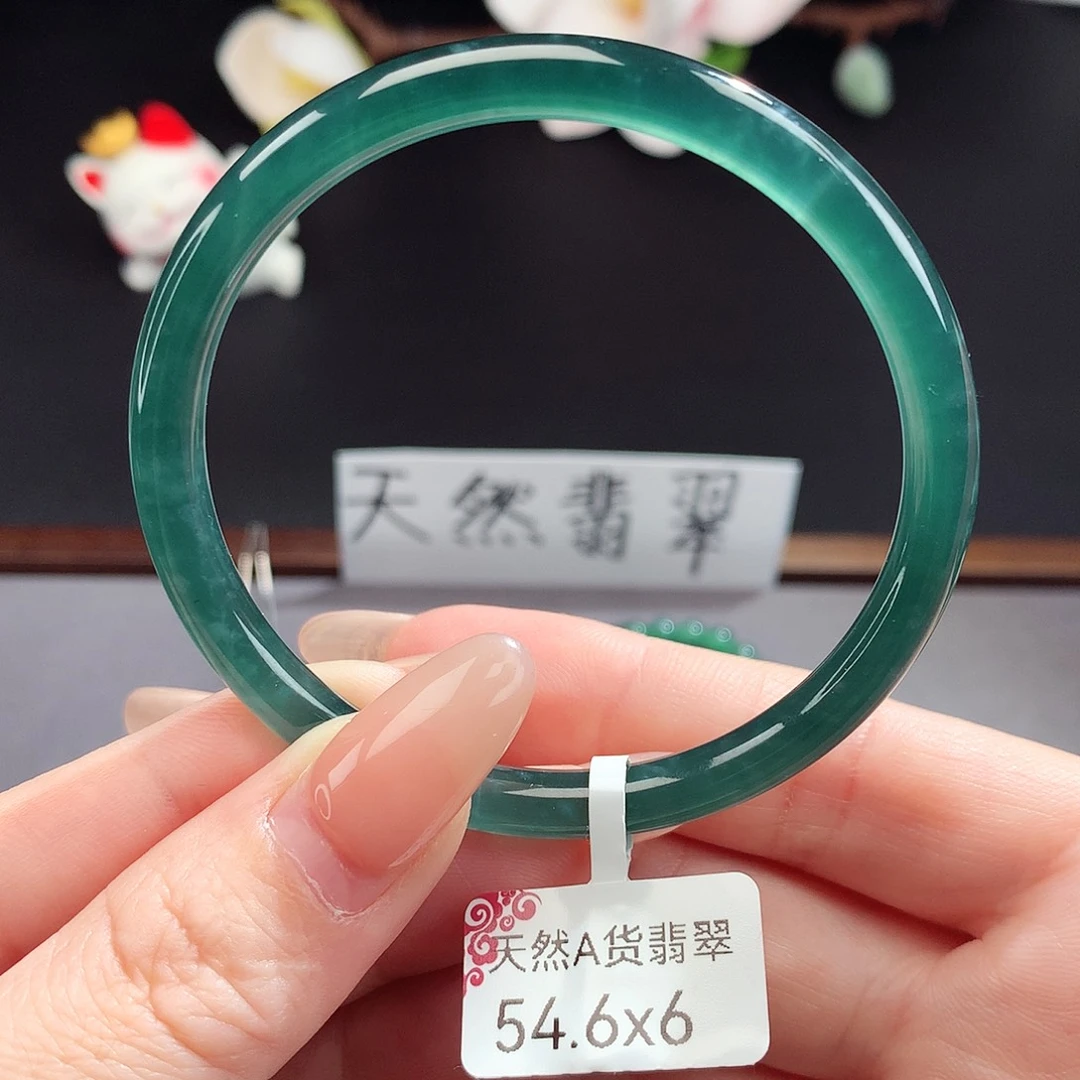 翡翠手镯（圆镯）未镶嵌¥****）