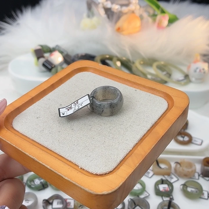 和田玉（糖玉）未镶嵌戒指t97点墨墩墩直径16.6不退换