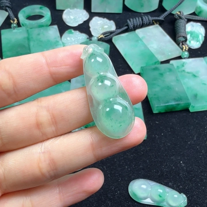 石英质玉未镶嵌颈饰