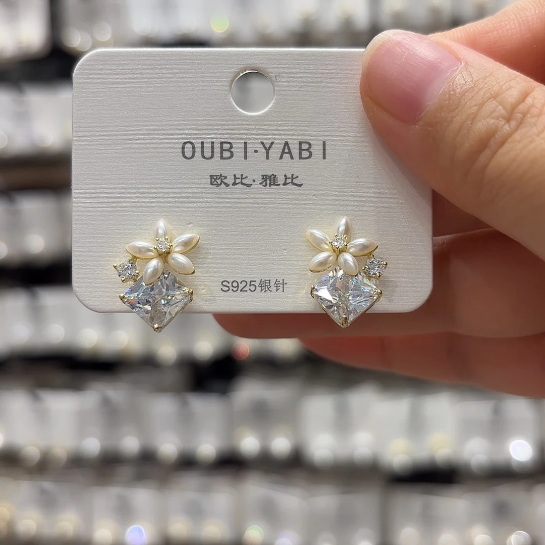 铜合金合金锆石耳钉