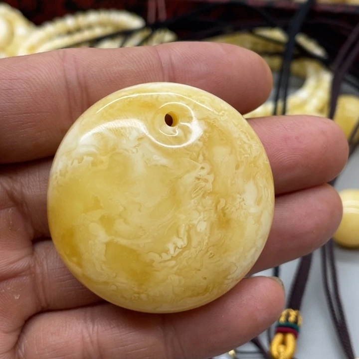 琥珀未镶嵌裸石挂件