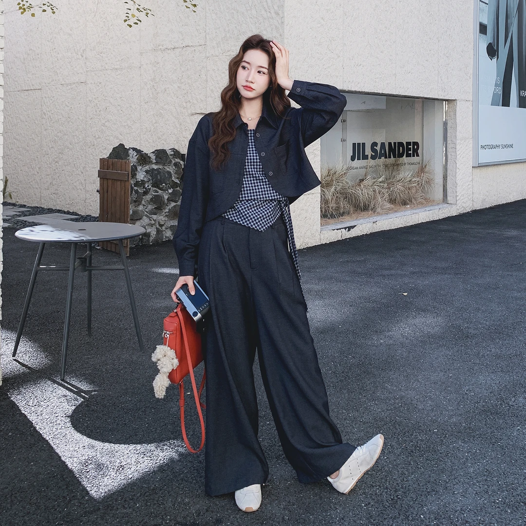 韩系慵懒松弛感套装早秋新款条纹吊带藏青色短衬衫阔腿裤三件套