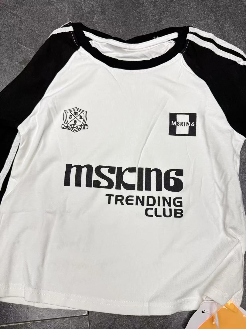 F8-4四色“字母盾”长袖上衣