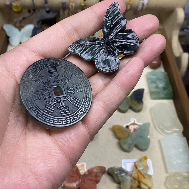 4***2蛇纹石玉未镶嵌颈饰