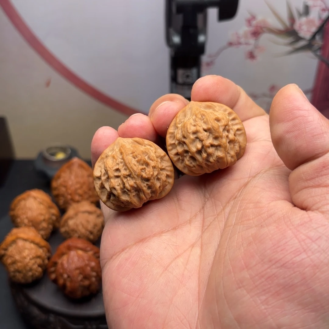 破***光文玩核桃吊坠原树小墩子