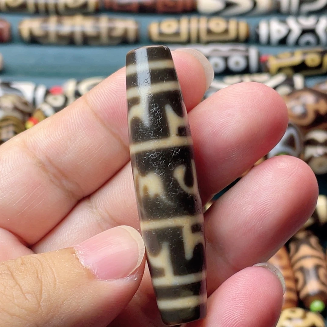 玛瑙/玉髓未镶嵌颈饰六字箴言莲师法器