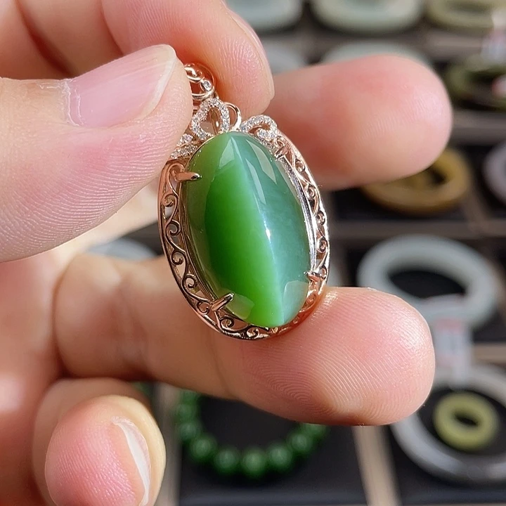 和田玉（碧玉）银S925镶嵌颈饰菠菜绿猫眼