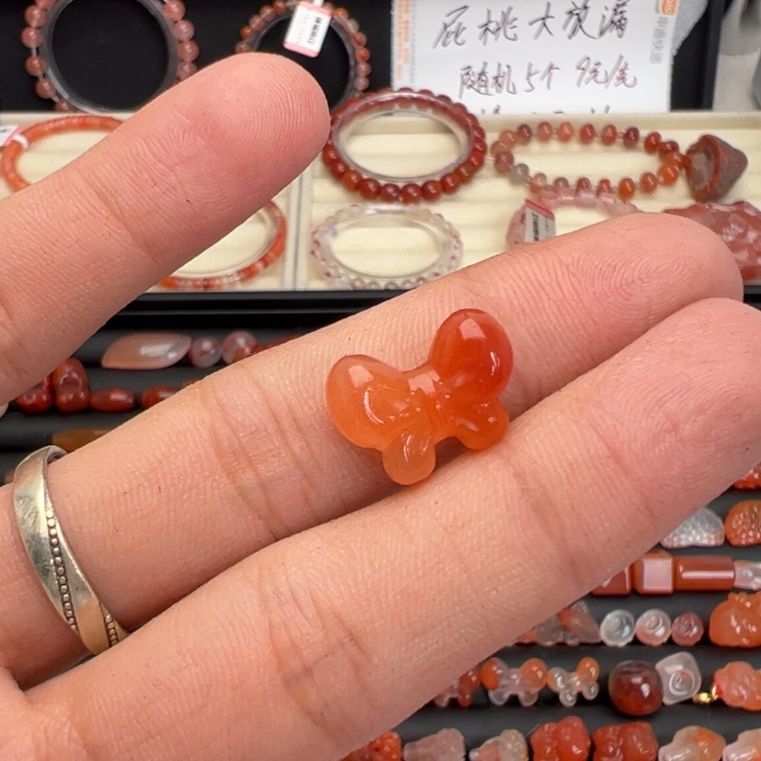 南红玛瑙未镶嵌颈饰蝴蝶结