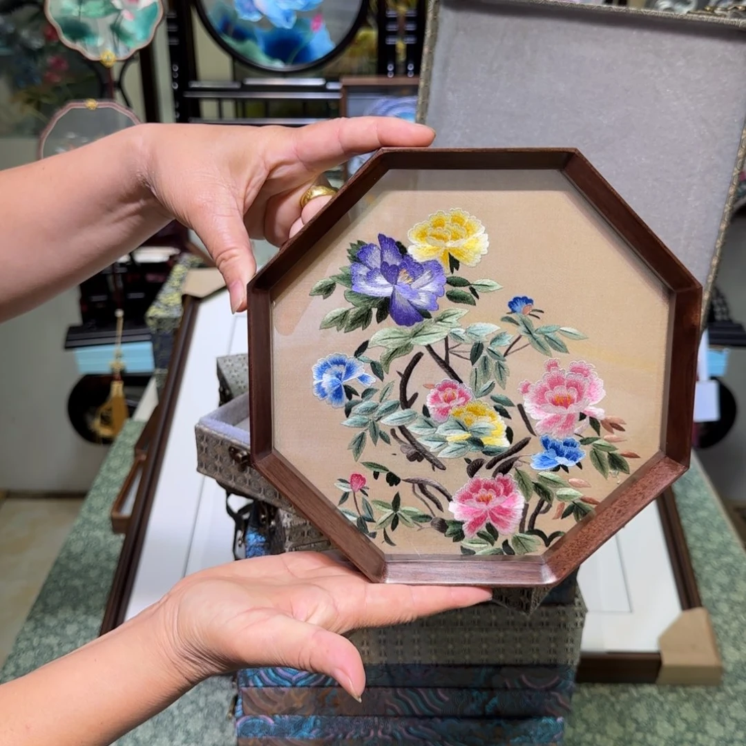 刺绣刺绣工艺精湛独特设计新颖时尚