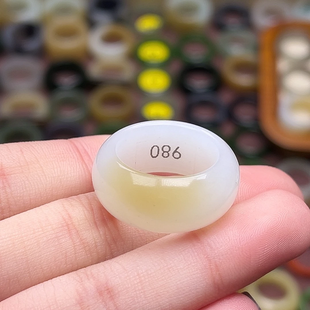 和田玉未镶嵌戒指17.6一口盖顶