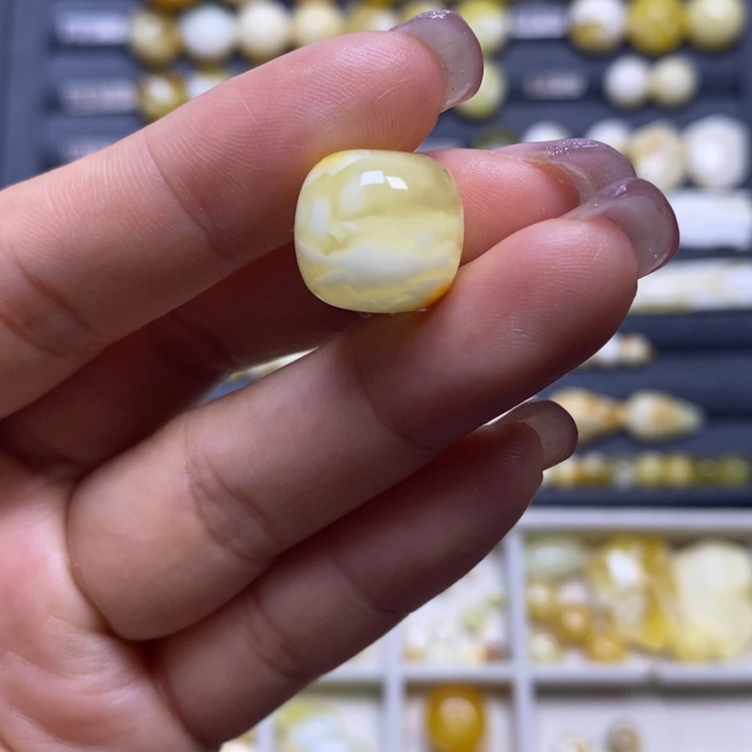 蜜蜡未镶嵌珠宝奇石金白溶洞妖花老型14.2*13*2mm