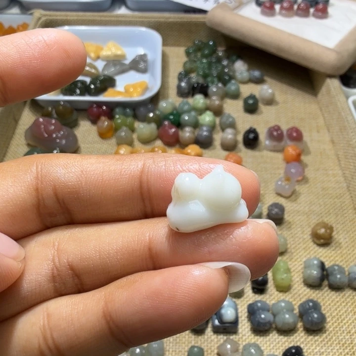 和田玉未镶嵌珠宝奇石