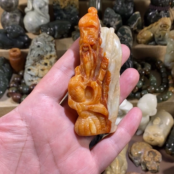透闪石质玉未镶嵌挂件