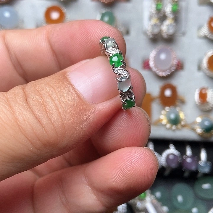 未镶嵌戒指翡翠戒指