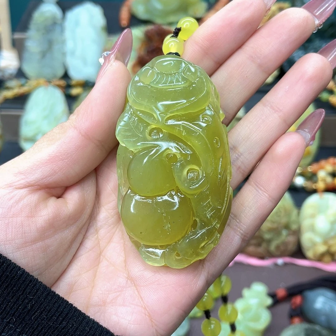 蛇纹石玉颈饰未镶嵌