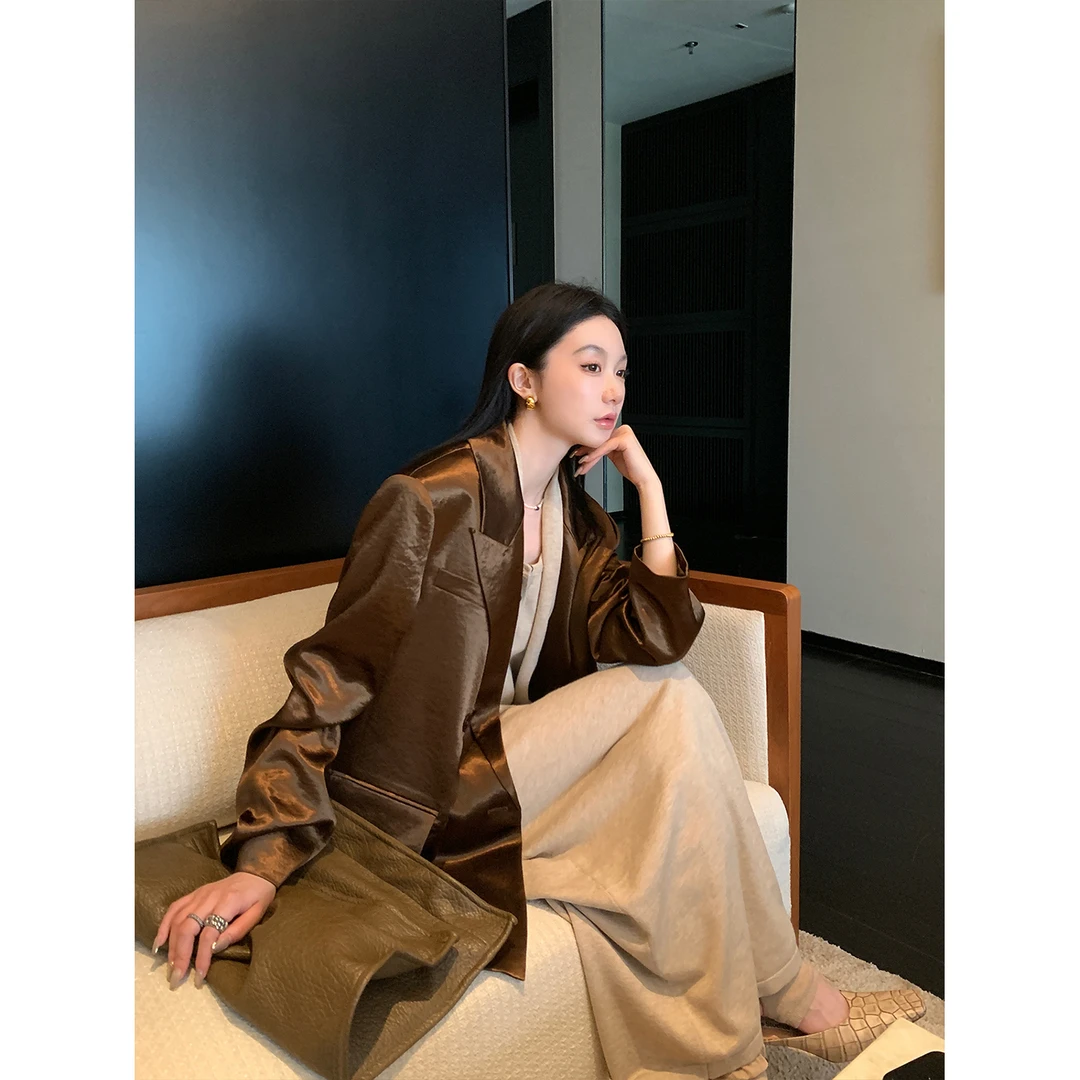 区区欧阳 缎面西装外套女春季高级感宽松复古设计感小众休闲西服