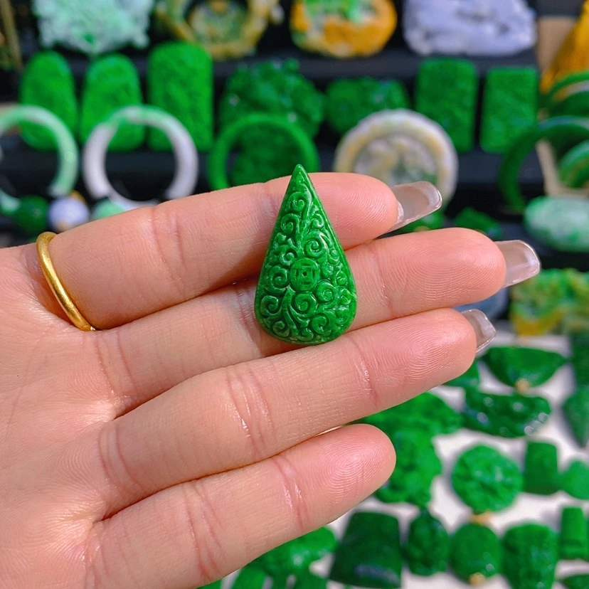 【闪购商品】翡翠颈饰未镶嵌水滴